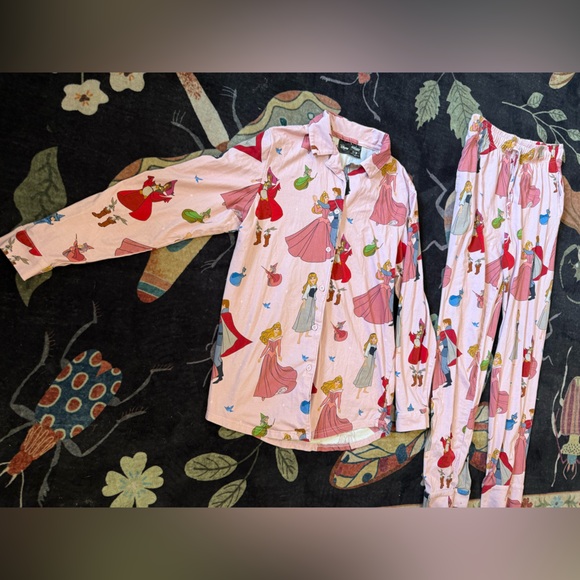 Disney CakeWorthy Sleeping Beauty Pajama Set Size Small! - Picture 3 of 6